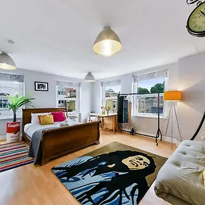 https://bob-marley-studio-shoreditch-near-liverpool-street.brighton-hotels-england.com